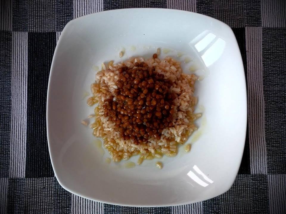 Zuppa di lenticchie, riso integrale e cipolla egiziana ligure