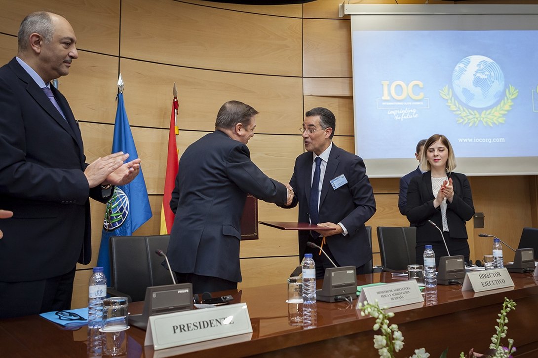 Il Consiglio Oleicolo Internazionale firma un nuovo accordo di sede