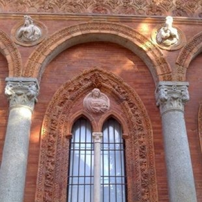 Una austera finestra all'Università Statale di Milano