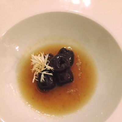 Brodo tiepido di giuggiole con scorzetta di limone e fiordaliso