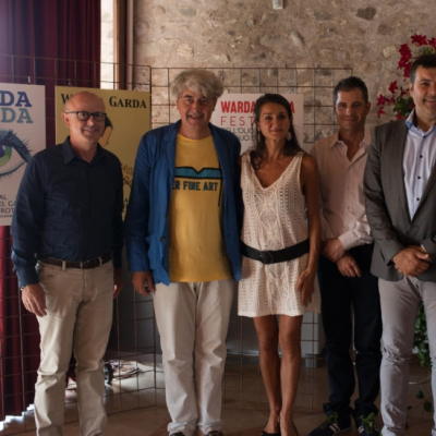 Foto di gruppo con i rappresentanti delle Istituzioni e i relatpori del convegno di apertura di Warda Garda