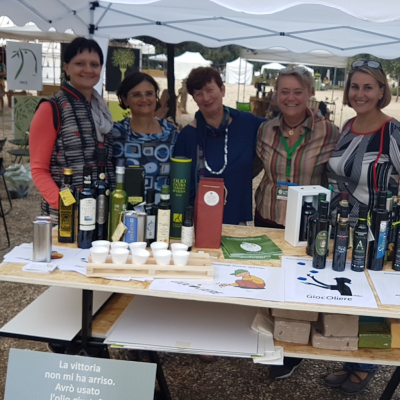 Alcune rappresentanti della storica associazione nazionale delle Donne dell'Olio