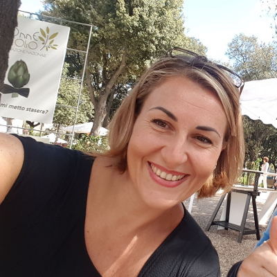 Le Donne dell'Olio Natascia Riggi (a sinistra) ed Elena Parovel