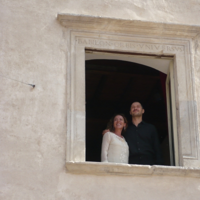 Maria Flora Monini e Claudio Santamaria alla finestra di Casa Menotti 2011© Foto Fabian Cevallos