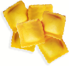 Ravioli ripieni di olio extra vergine gardesano con carboni di olive nere