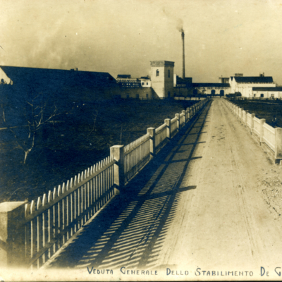Veduta dello stabilimento dal giardino