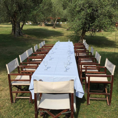 La tavola tra gli olivi