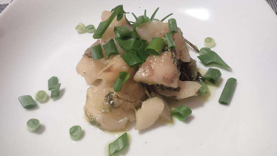 Topinambour trifolati con cipolla egiziana ligure e rosmarino