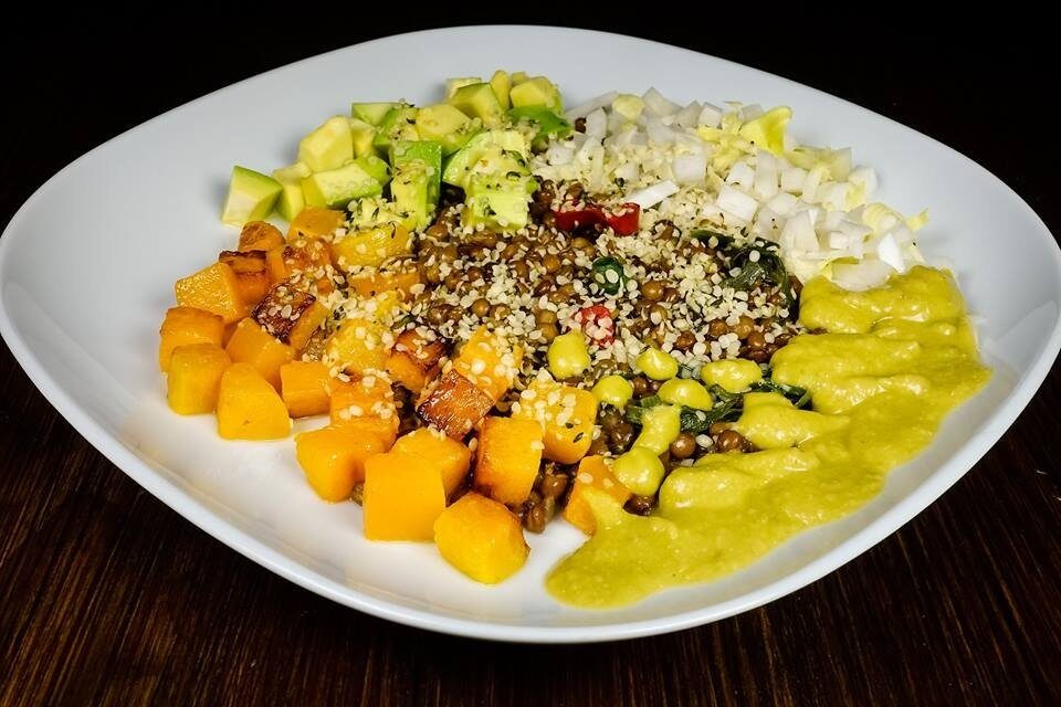 Insalata calda e fredda, con cipolla egiziana ligure