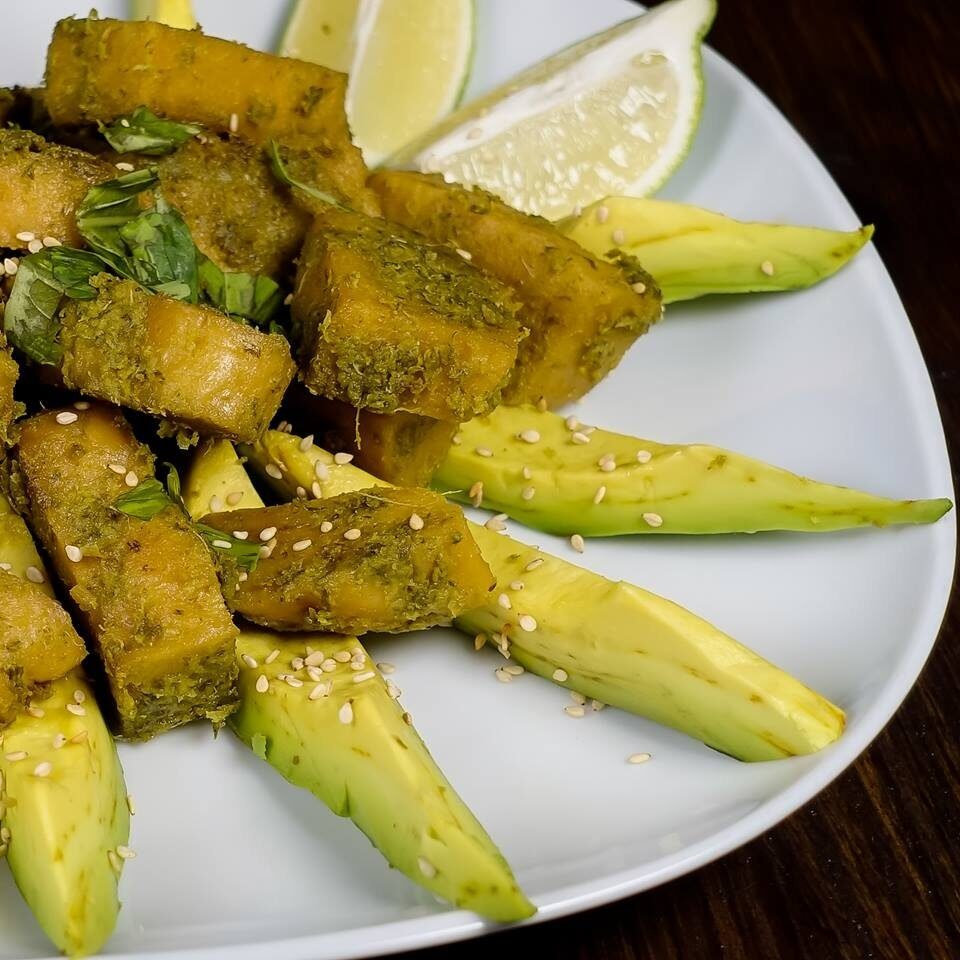 Bocconcini fritti di seitan marinati nella cipolla egiziana ligure e yogurt