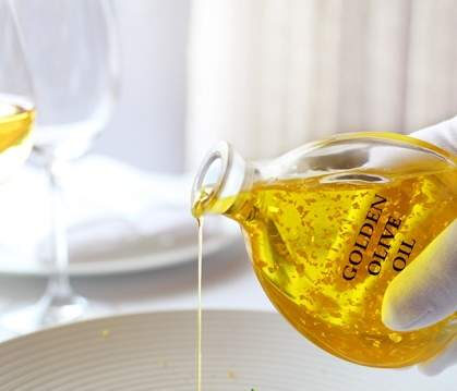 Golden olive oil, tutta scena