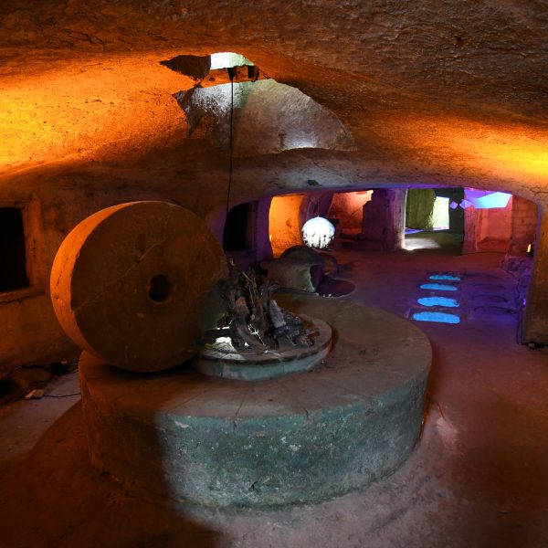 Una “underground experience” tra frantoi ipogei, letteratura e arte