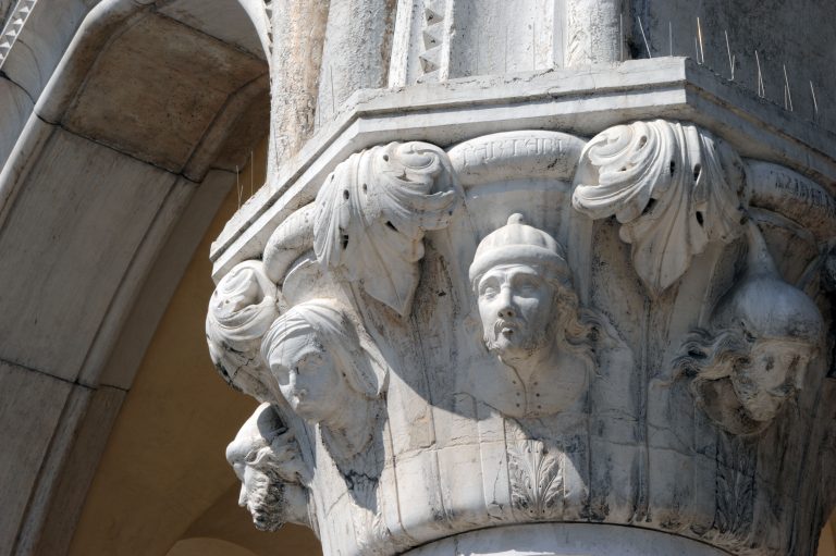 Venezia porticato Piazza San Marco capitelliDSC_8270