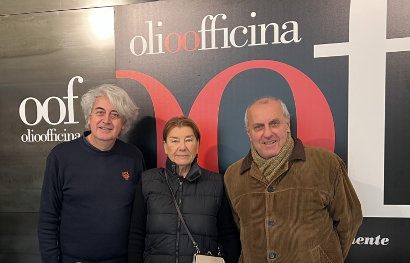 Olio & design. Progetto “Bottiglie d’autore” in ceramica