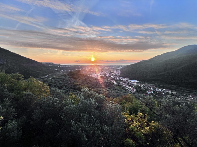 Il nostro sguardo su Toirano, con il pensiero a Ulivissima