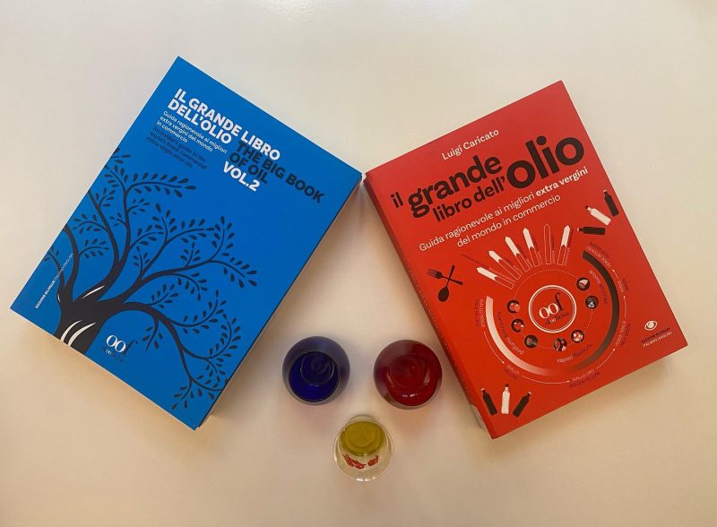 Il rosso e il blu. “Il grande libro dell’olio” in due volumi